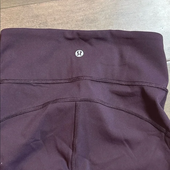 Lululemon Tied To It 7/8 Leggings in Black Cherry SZ 4 - Picture 5 of 5